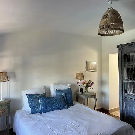 Сasa de vacaciones La Providence Elegant 5 Bedroom Stone House With Private Pool