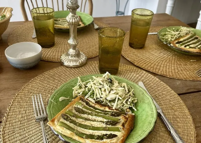 Dom wakacyjny La Providence Elegant 5 Bedroom Stone House With Private Pool Brives-sur-Charente