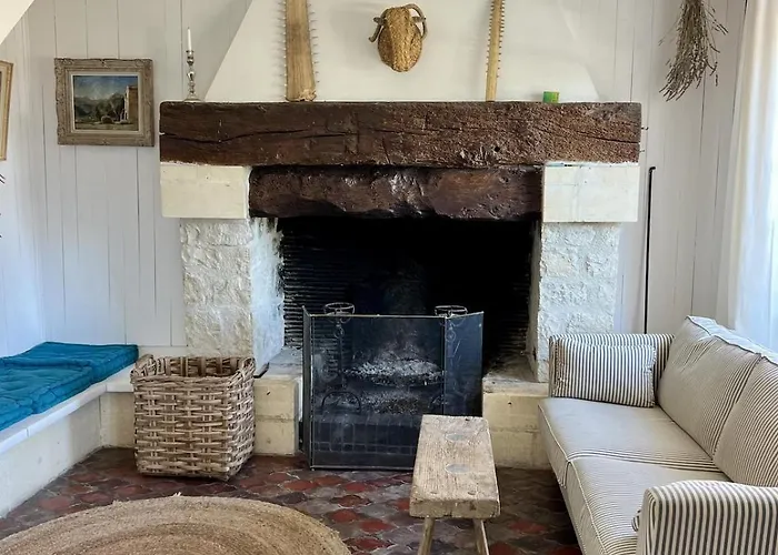 Dom wakacyjny La Providence Elegant 5 Bedroom Stone House With Private Pool Brives-sur-Charente